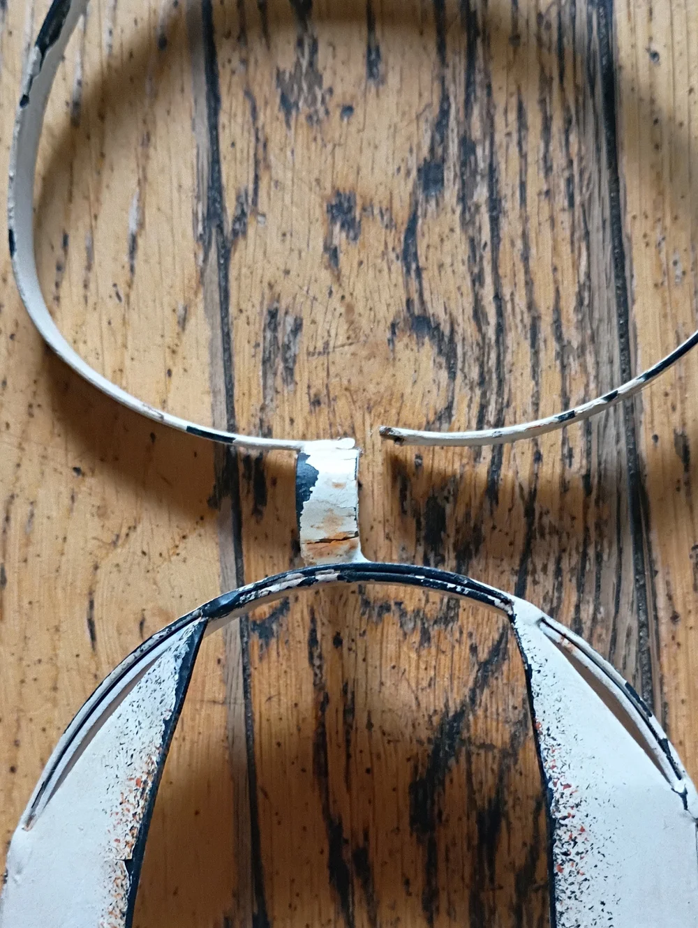 Metal Ribbon Angel Wall Accent in White